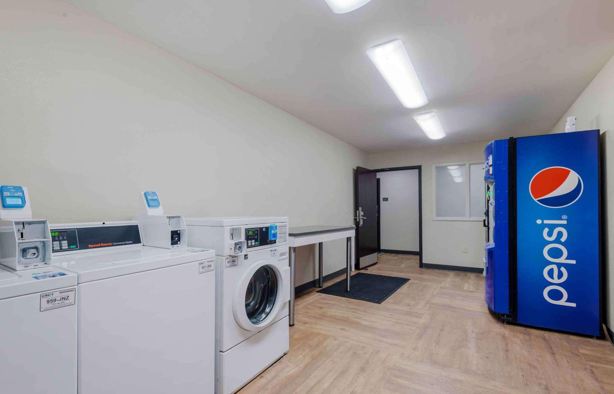 Extended Stay America Suites - Charlotte - University Place Екстериор снимка